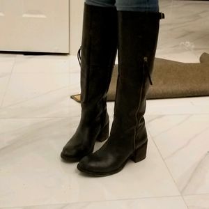 Black knee high boots💫